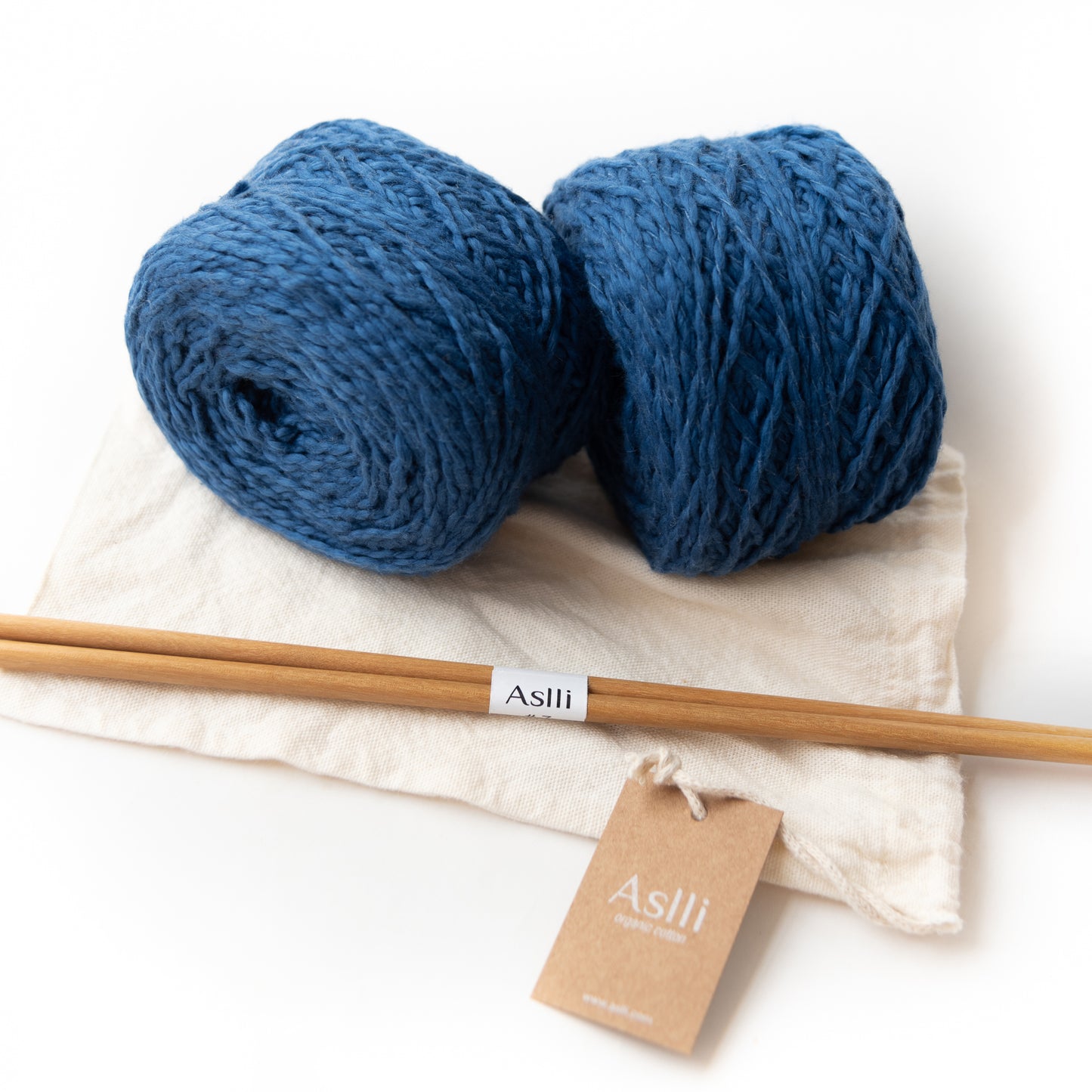 Kit with Knitting sticks and 200gr of organic cotton yarn